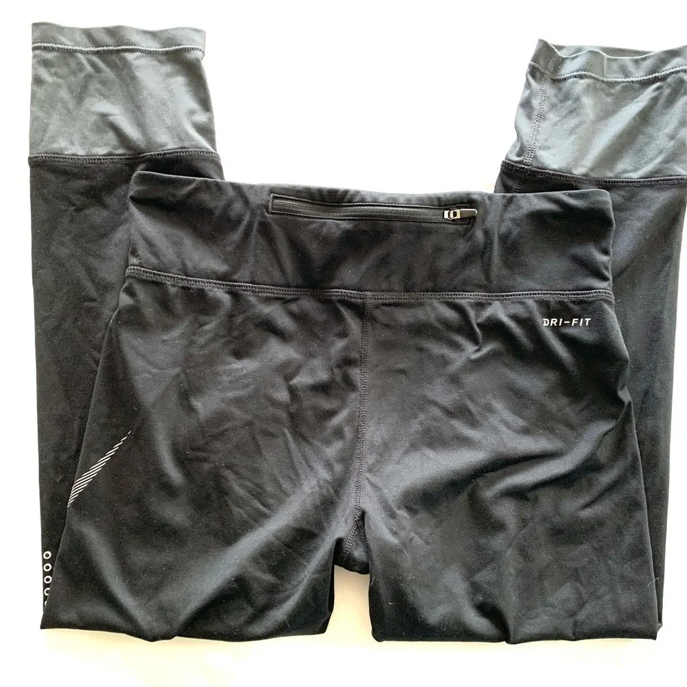 Nike Women’s 3/4 Leggings Size M